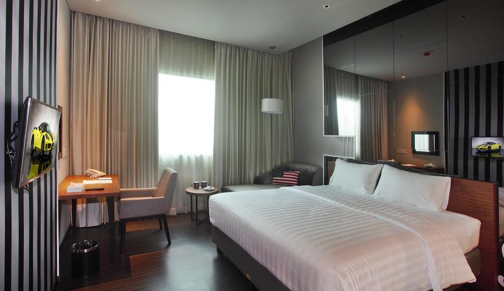 Cabin Hotel Jakarta Room photo