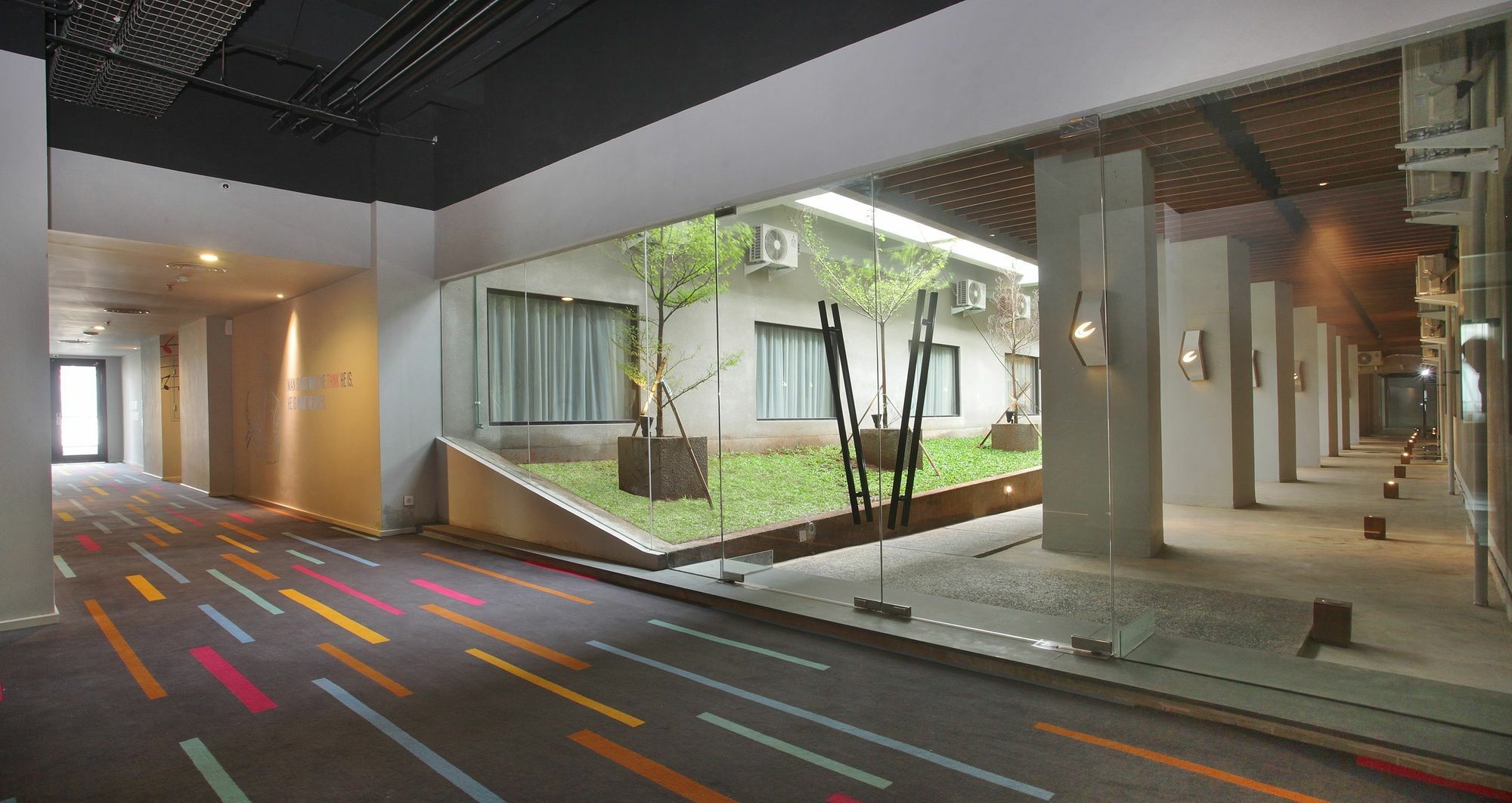Cabin Hotel Jakarta Exterior photo